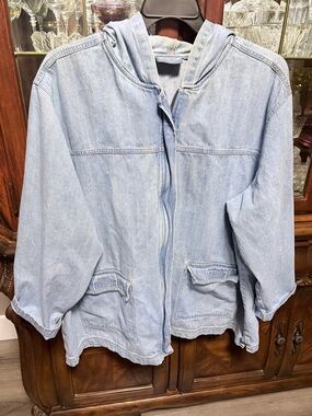 BLASPORT Woman Light Wash Denim Jacket with Hood